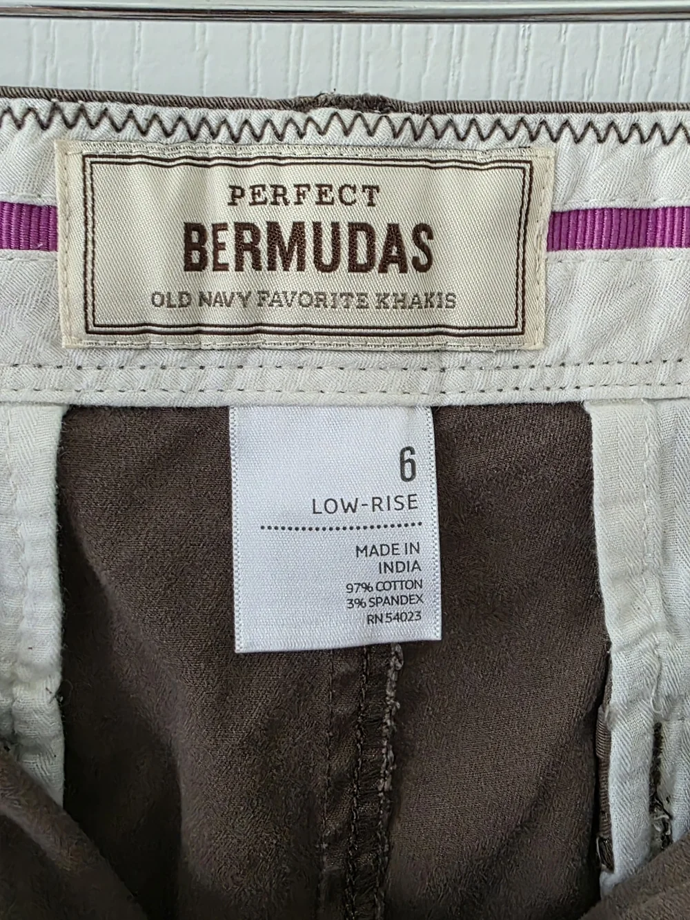 Old Navy Perfect Bermuda Shorts Women's 6 Brown Low Rise Stretch Chino Khaki